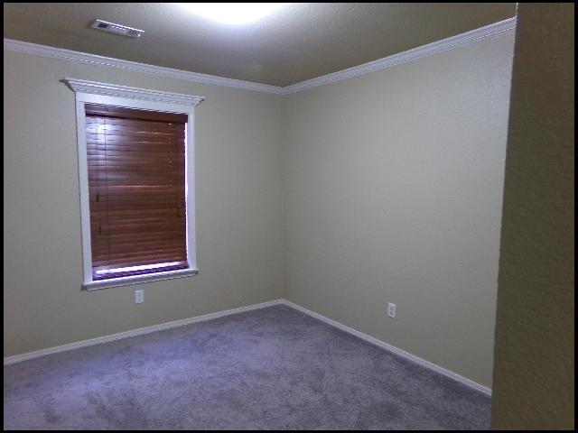 Building Photo - 9112 Pleasant Valley Dr