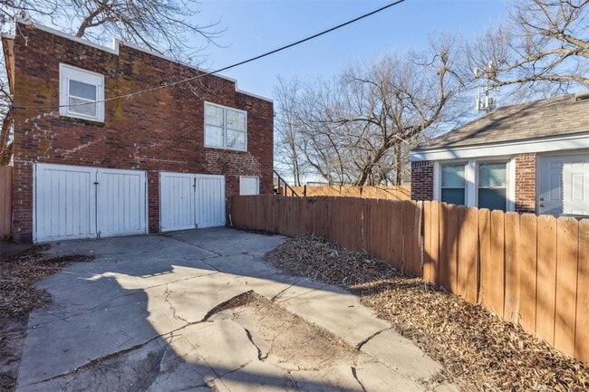 Building Photo - 1220 NW 43rd St