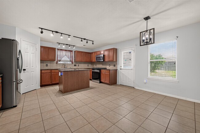 Building Photo - 25346 Barmby Dr
