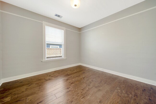 Building Photo - 734 Cassia St