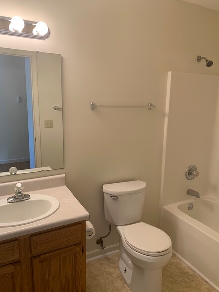 Building Photo - 1319 Tedlee Dr