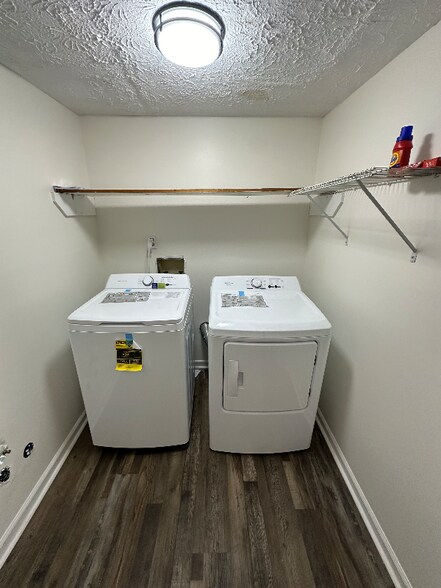 Building Photo - 574 Manning Rd SW