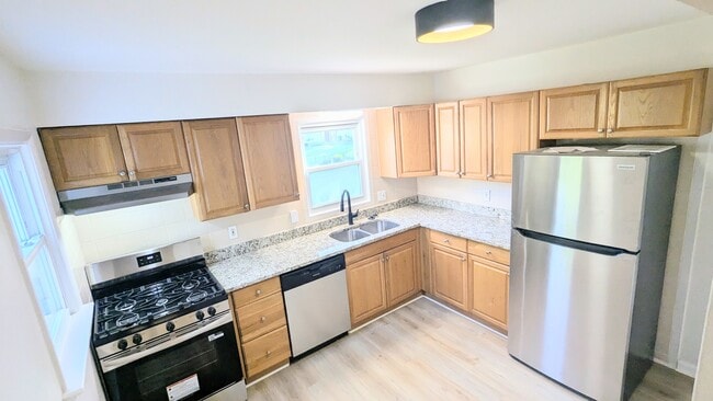 Building Photo - 845 Florland Dr
