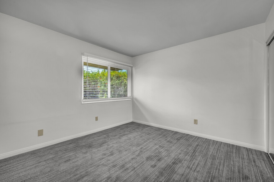 Building Photo - 4076 Tropico Way
