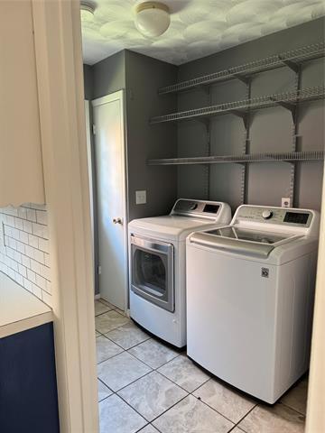 Building Photo - 700 Kindred Ln