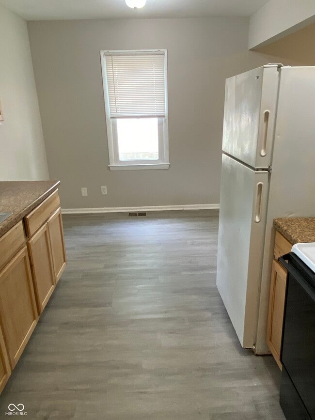 Building Photo - 8845 Robey Dr