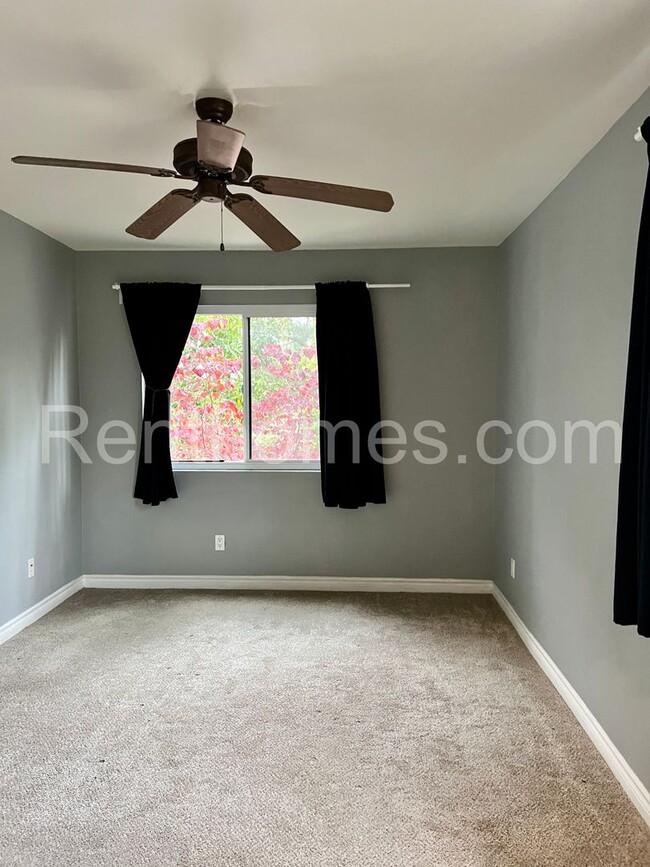 Building Photo - 9929 Azuaga St