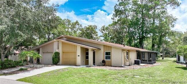 Primary Photo - 85 Golfview Dr