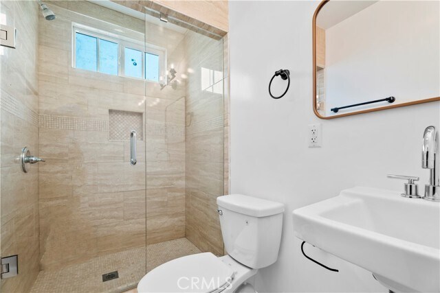 Building Photo - 8440 Gloria Ave