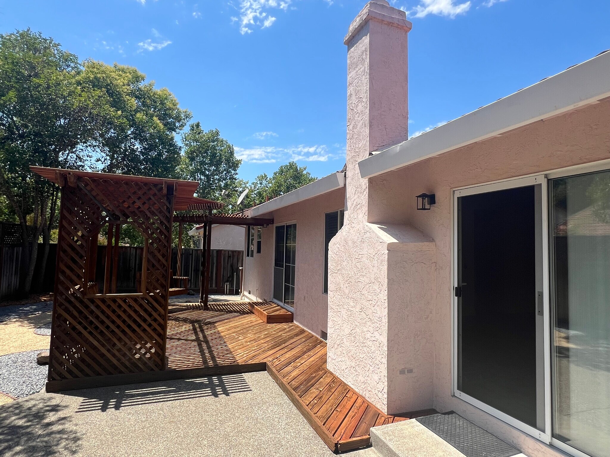 Building Photo - 206 Cayetano Dr