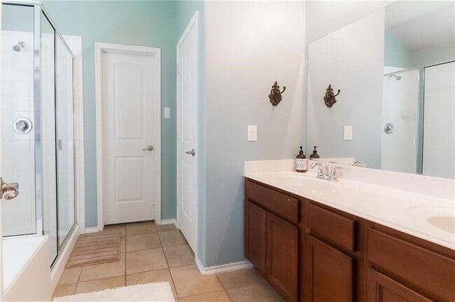 Building Photo - 913 Buffalo Creek Dr