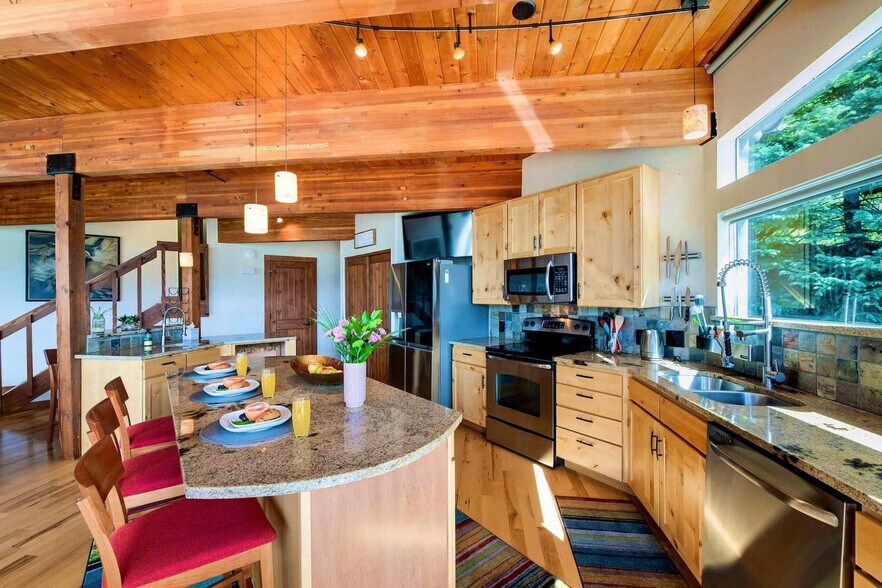 Building Photo - 1396 Forest Hills Dr