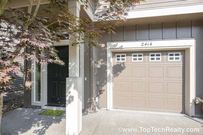 Building Photo - Fabulous 3 BD* 2.5 BA In Popular Arbor Reserve Townhome Community! **Minutes From Tanasbourne Sho...