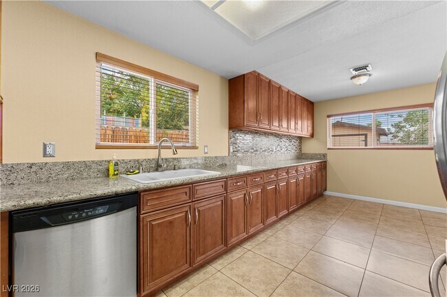 Building Photo - 3578 Anthony Dr