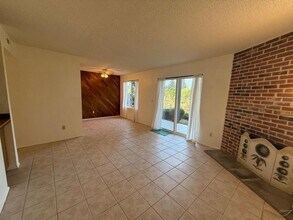 Building Photo - 2 Bedroom 2 Bathroom Sits Right on the Sho...