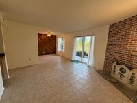 Building Photo - 2 Bedroom 2 Bathroom Sits Right on the Sho...