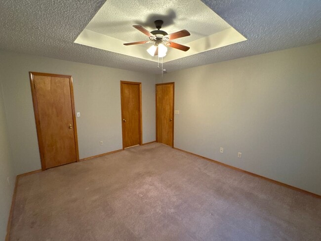 Building Photo - 2 Bedroom 2 Bathroom Duplex in Southwest Springfield! $995! Kickapoo School District!