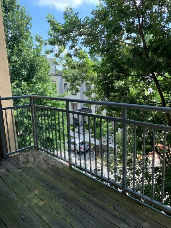 Building Photo - 711 Cosmopolitan Dr NE