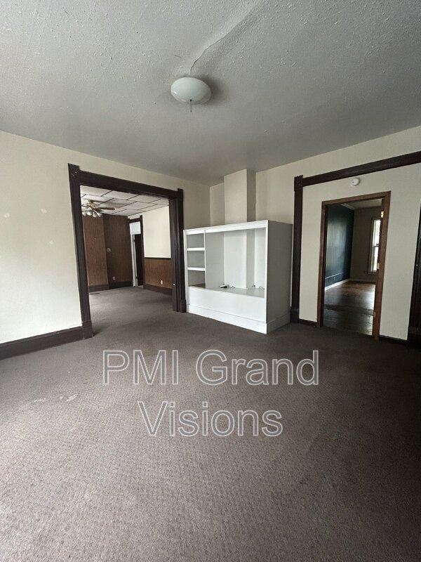 Building Photo - 1105 6th St