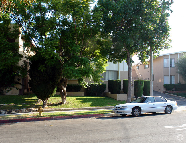 Building Photo - 839-845 Glenway Dr.