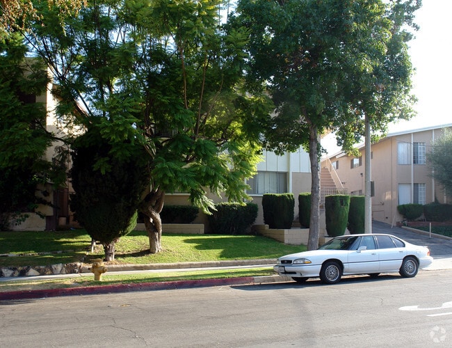 Building Photo - 839-845 Glenway Drive