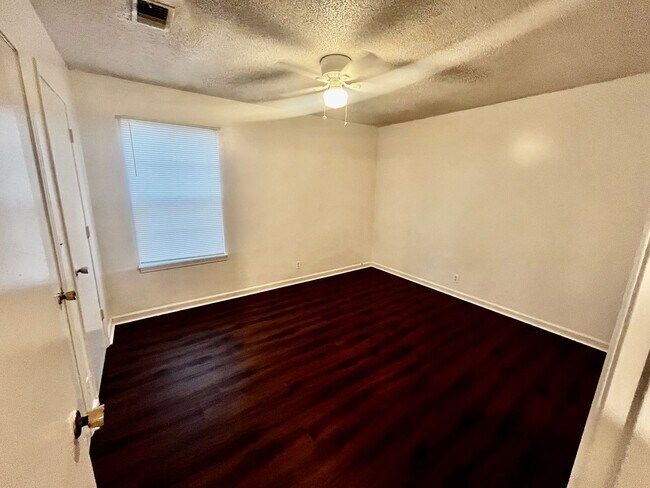 Building Photo - 1021-1023 Wesleyville St