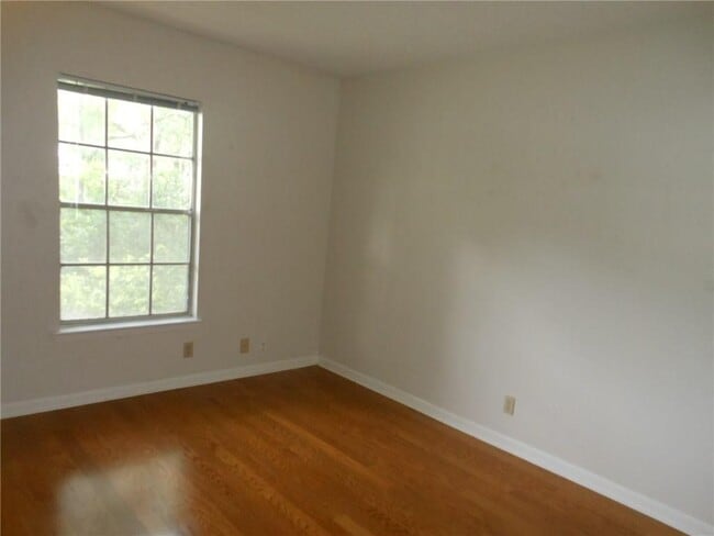 Building Photo - 2516 Enfield Rd