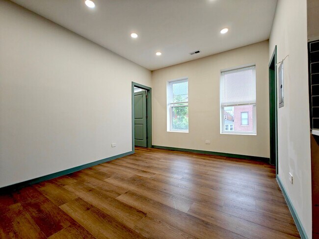 Primary Photo - 1001 W 31st/3100-3108 S Morgan