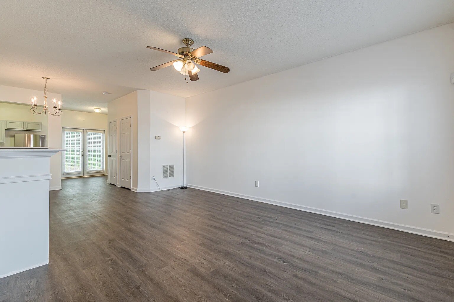 Building Photo - Room in Condo on Ginnis Rd
