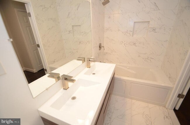 Building Photo - 5200 Kings Park Dr