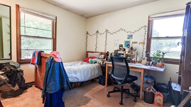 Building Photo - 1832 Ranser Rd