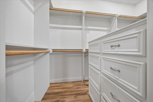 Building Photo - 2475 Underwood St