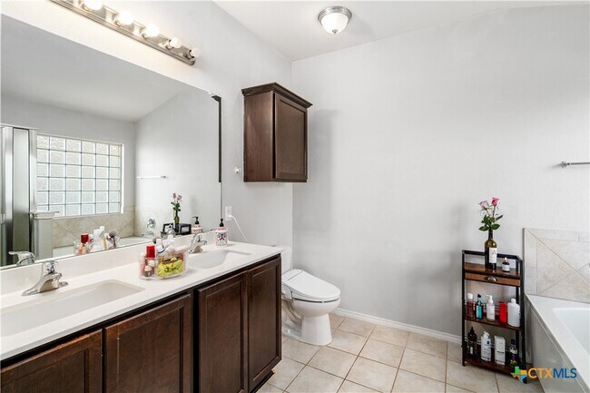 Building Photo - 5634 Stonehaven Dr