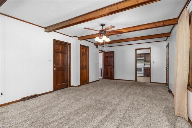 Building Photo - 703 Sir Walter Cir