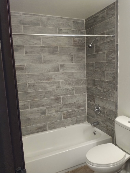 Building Photo - 8835 N Swan Rd