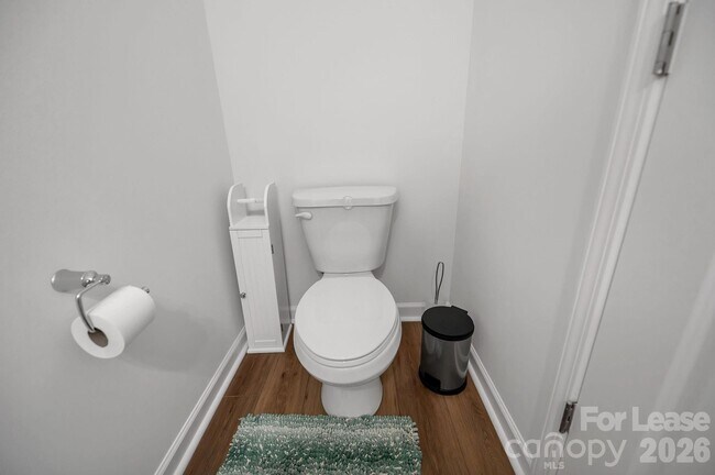 Building Photo - 1940 Highland Park Dr