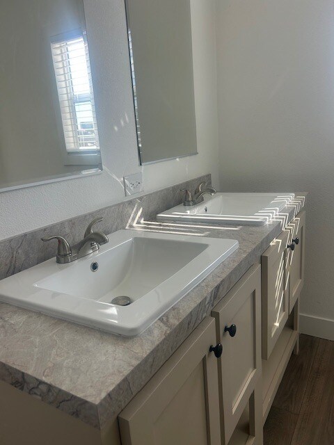 Building Photo - 6209 E University Dr