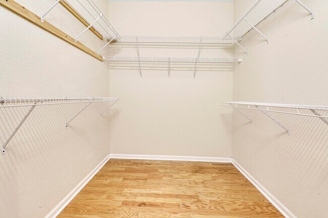 Building Photo - 595 Waverly Cir