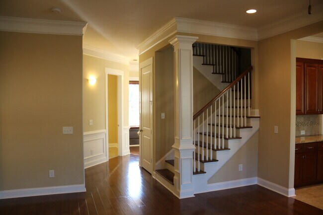 Building Photo - Executive Rental in Cypress Point S/D