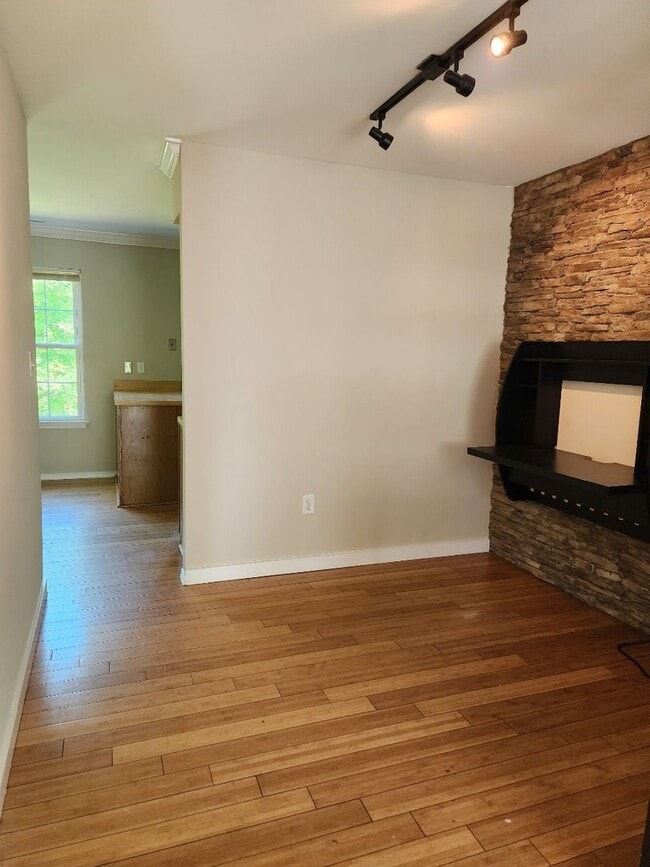 Building Photo - COMING SOON - TOWNHOUSE IN NEWARK/BEAR AREA
