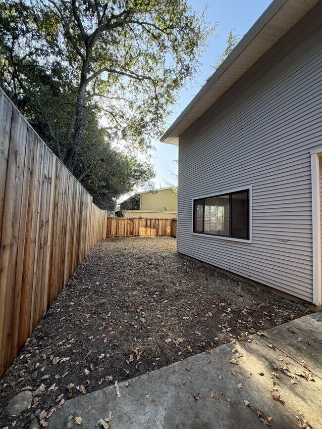 Building Photo - 1746 Mount Olive Dr