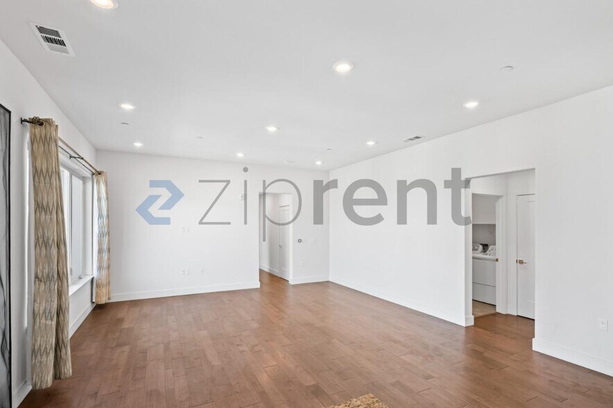 Building Photo - Unit 30