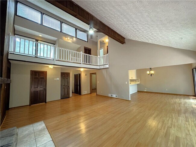 Building Photo - 1302 Colony Dr