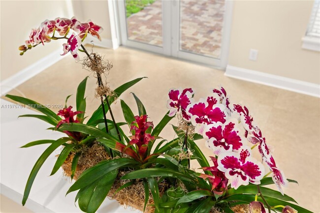 Building Photo - 140 Santander Ave