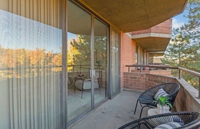 Building Photo - Incredible Location with 2 secure parking spaced