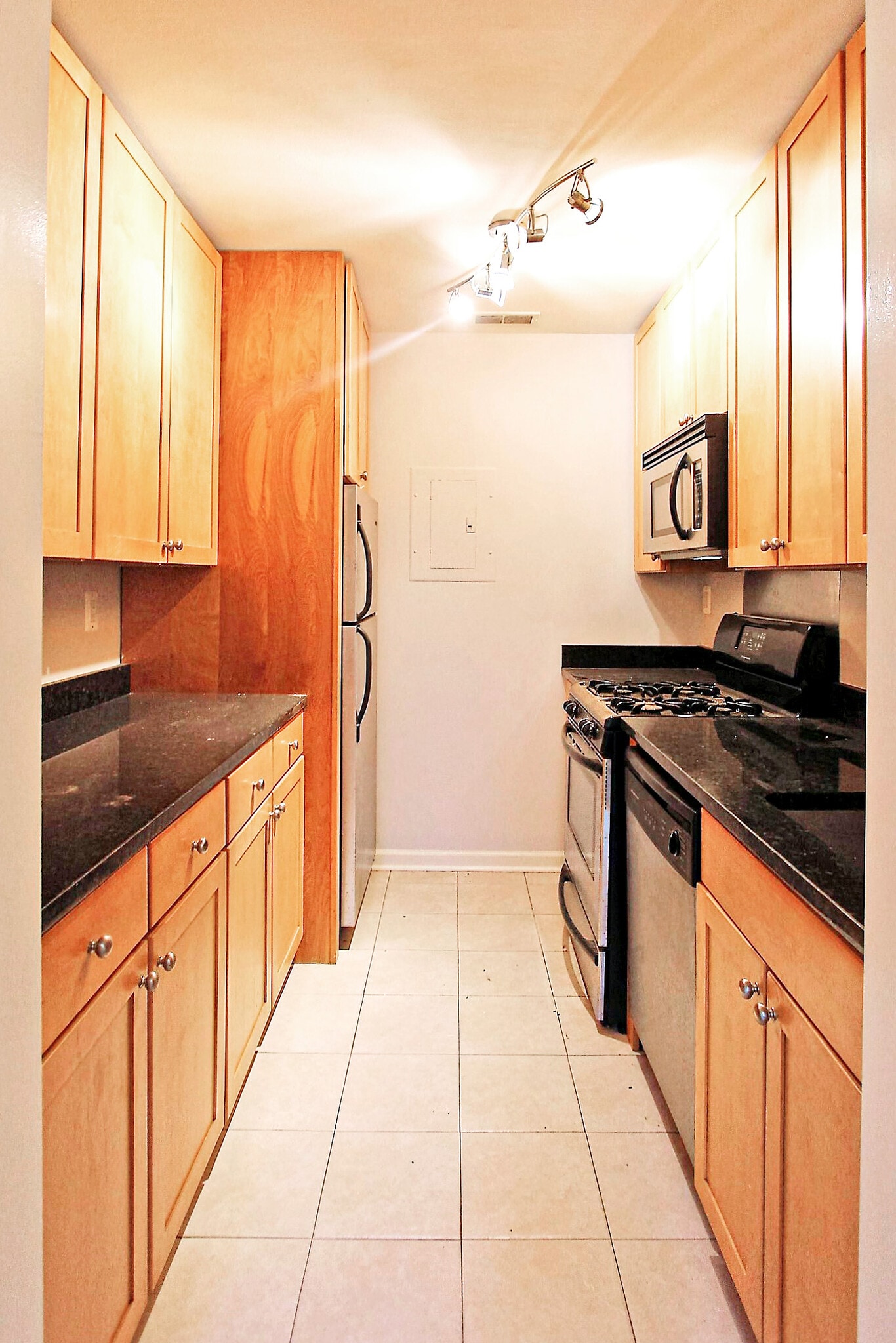 Building Photo - 1730 Arlington Blvd