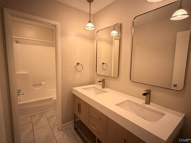 Building Photo - 8711 Edgehill Dr SE