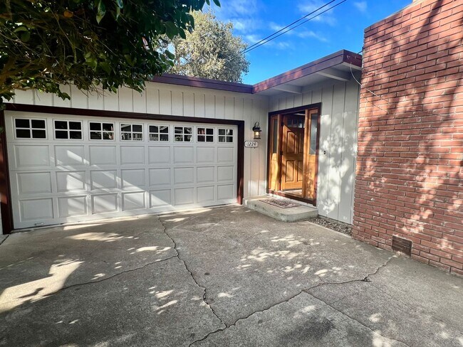 Building Photo - Single Family Home in Pacific Grove Neighb...