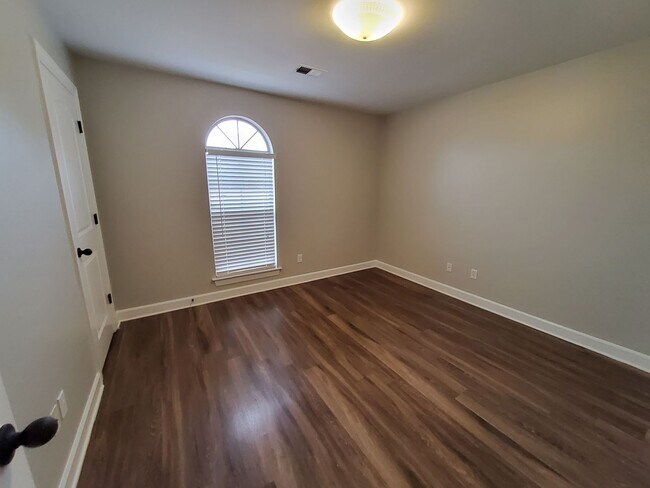 Building Photo - 8898 Rasco Hills Cove