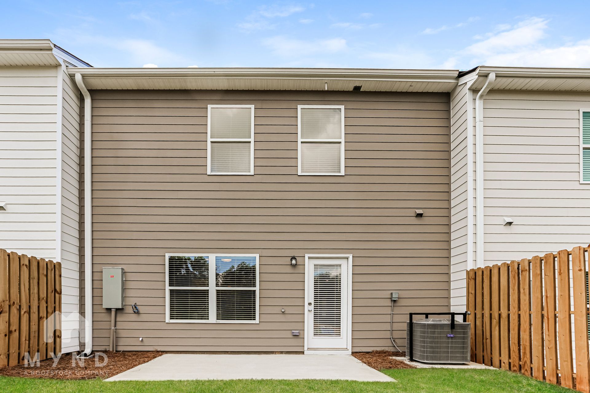 Building Photo - 405 Camrose Ave